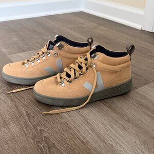 Veja Roraima High Top Sneaker (Women): Size 7